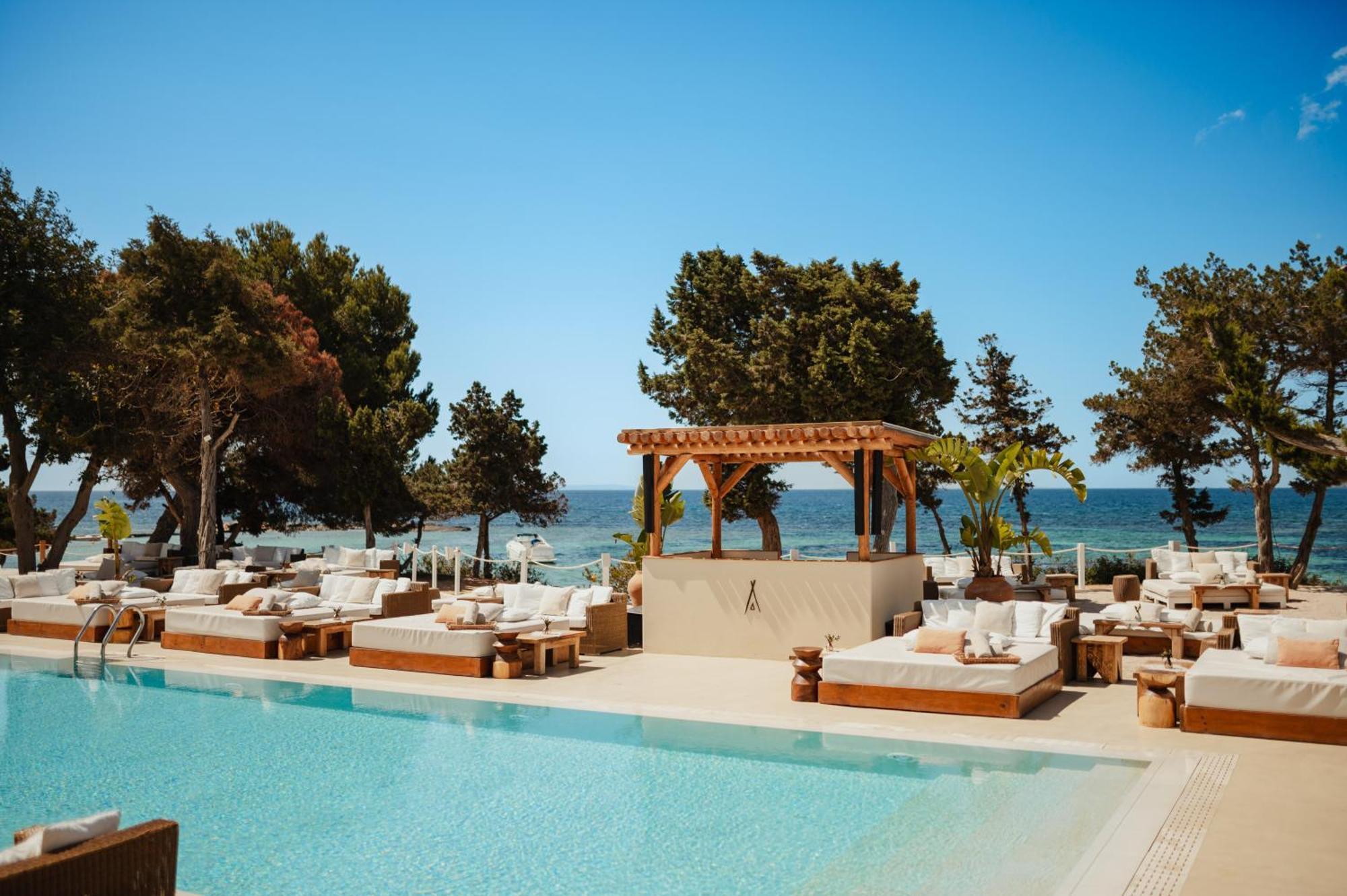 Me Ibiza - The Leading Hotels Of The World Santa Eularia des Riu Exterior photo